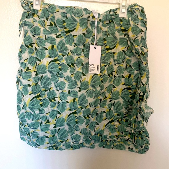 Cute floral mini skirt - Picture 2 of 4